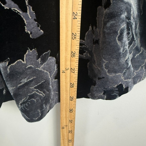 Newport News Velvet Shirt Women L Black Gray Floral Button Front Whimsigoth Dark - Picture 7 of 7